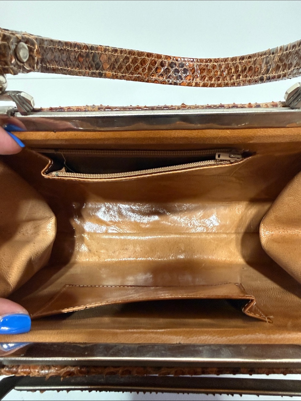 Vintage Brown Snakeskin 1940’s Handbag with Single Handle - Picture 13 of 17